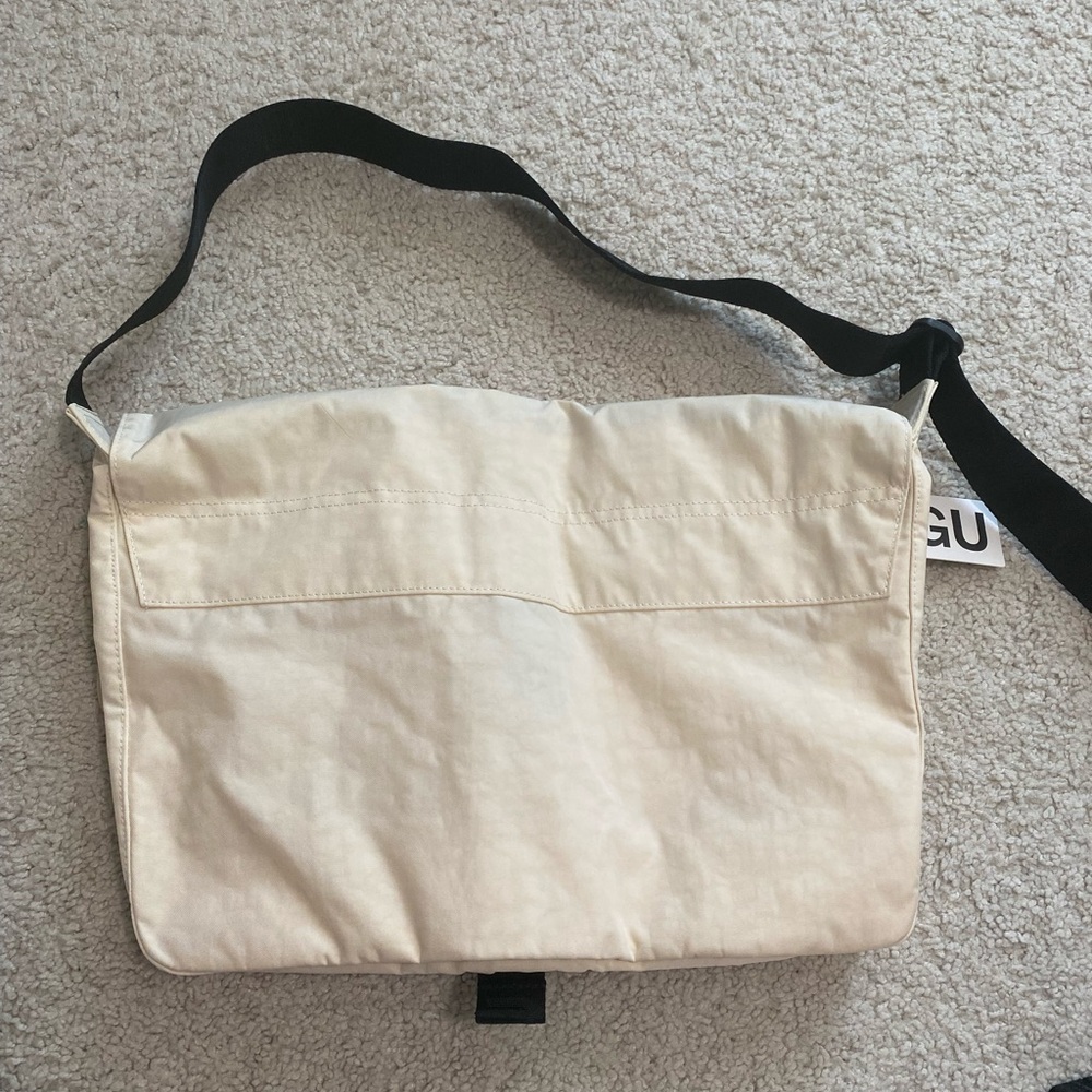 BAGGU Nylon Messenger Bag NWT - Ivory - Picture 7 of 8